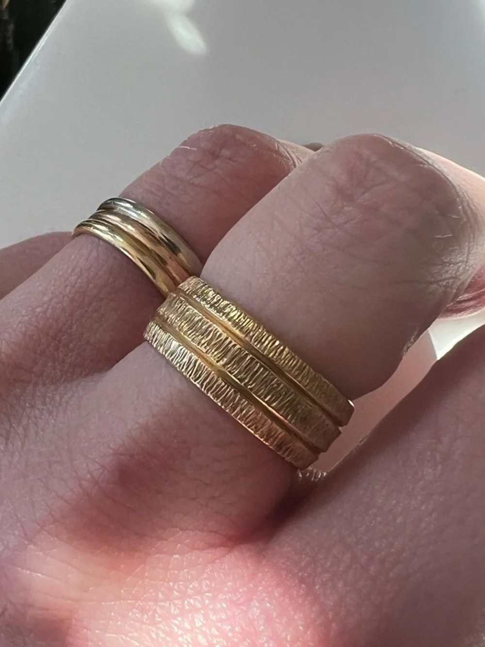 Vintage 14K Gold Artcarved Textured Ring Band Size 7